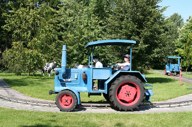 106 Trecker fahren.jpg
